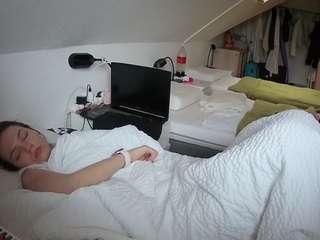 voyeurcam-julmodels-bed-4