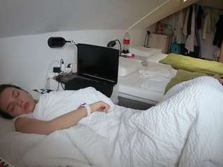 voyeurcam-julmodels-bed-4