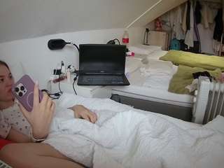 voyeurcam-julmodels-bed-4