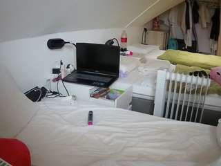 voyeurcam-julmodels-bed-4