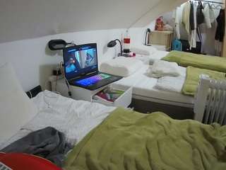 voyeurcam-julmodels-bed-4