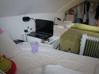 voyeurcam-julmodels-bed-4 webcam model