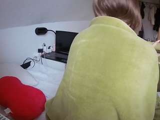 voyeurcam-julmodels-bed-4