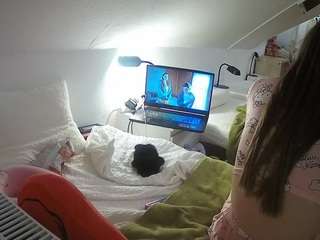 voyeurcam-julmodels-bed-4's CamSoda show and profile