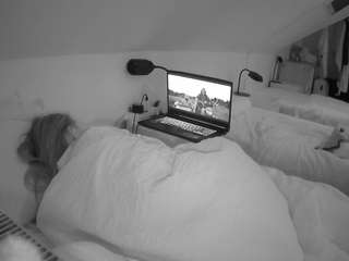 voyeurcam-julmodels-bed-4