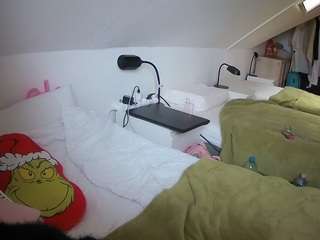 voyeurcam-julmodels-bed-4