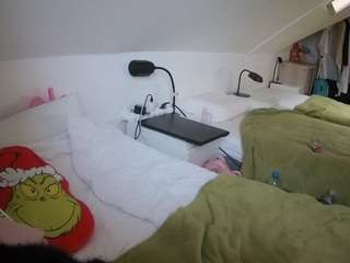 voyeurcam-julmodels-bed-4