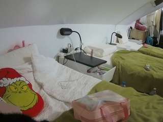 voyeurcam-julmodels-bed-4