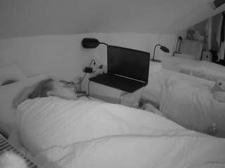 voyeurcam-julmodels-bed-4's CamSoda show and profile