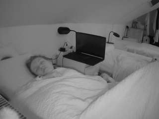 voyeurcam-julmodels-bed-4's CamSoda show and profile