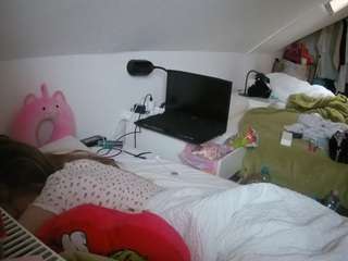voyeurcam-julmodels-bed-4