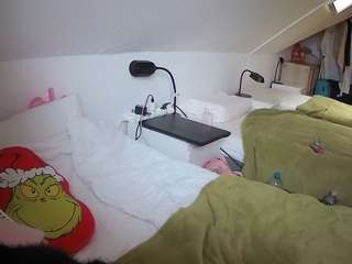 voyeurcam-julmodels-bed-4
