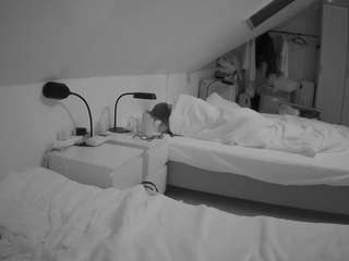 voyeurcam-julmodels-bed-4