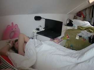 voyeurcam-julmodels-bed-4