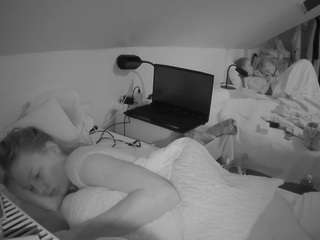voyeurcam-julmodels-bed-4