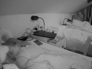 voyeurcam-julmodels-bed-4