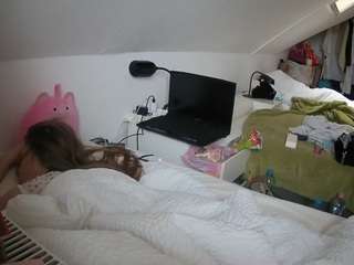 voyeurcam-julmodels-bed-4