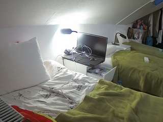 voyeurcam-julmodels-bed-4 camsoda