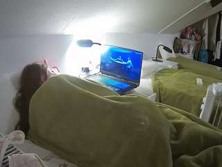 voyeurcam-julmodels-bed-4 camsoda