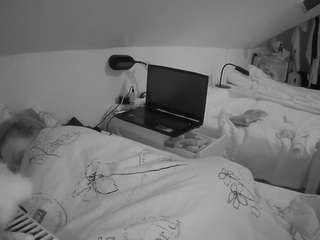 voyeurcam-julmodels-bed-4