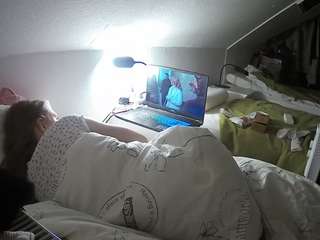 voyeurcam-julmodels-bed-4 Profile Image