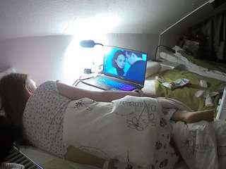 voyeurcam-julmodels-bed-4