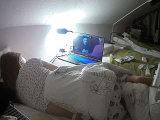 voyeurcam-julmodels-bed-4 camsoda