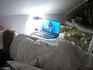 voyeurcam-julmodels-bed-4