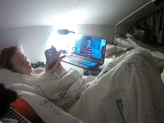 voyeurcam-julmodels-bed-4