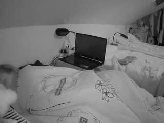 voyeurcam-julmodels-bed-4