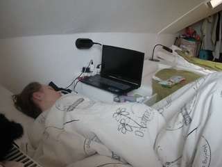 voyeurcam-julmodels-bed-4