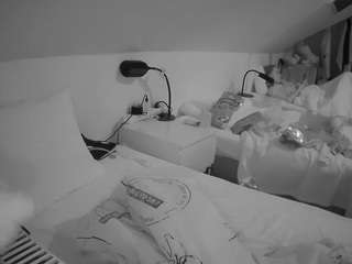 voyeurcam-julmodels-bed-4