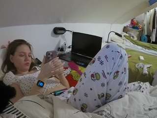 voyeurcam-julmodels-bed-4