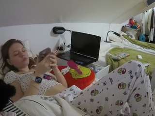 voyeurcam-julmodels-bed-4