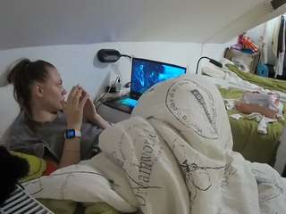 voyeurcam-julmodels-bed-4