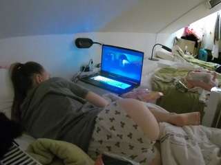 voyeurcam-julmodels-bed-4