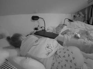 voyeurcam-julmodels-bed-4