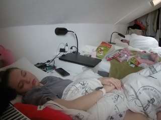 voyeurcam-julmodels-bed-4