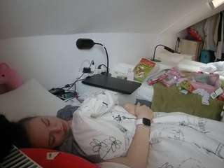 voyeurcam-julmodels-bed-4