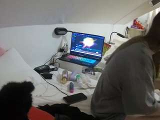 Julmodels Bedroom-D4 live webcam on Soda Cams
