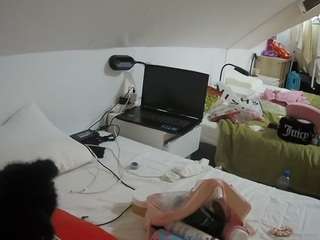 voyeurcam-julmodels-bed-4