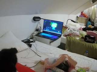 voyeurcam-julmodels-bed-4