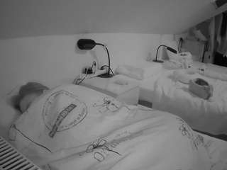 voyeurcam-julmodels-bed-4