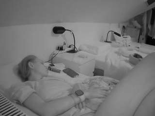 voyeurcam-julmodels-bed-4
