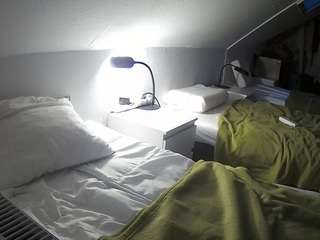 voyeurcam-julmodels-bed-4