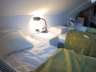 voyeurcam-julmodels-bed-4