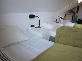 voyeurcam-julmodels-bed-4