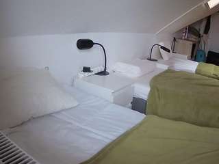 voyeurcam-julmodels-bed-4