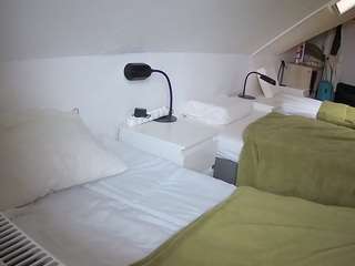 voyeurcam-julmodels-bed-4