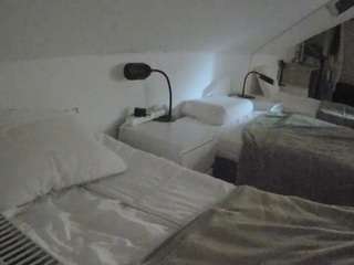 voyeurcam-julmodels-bed-4